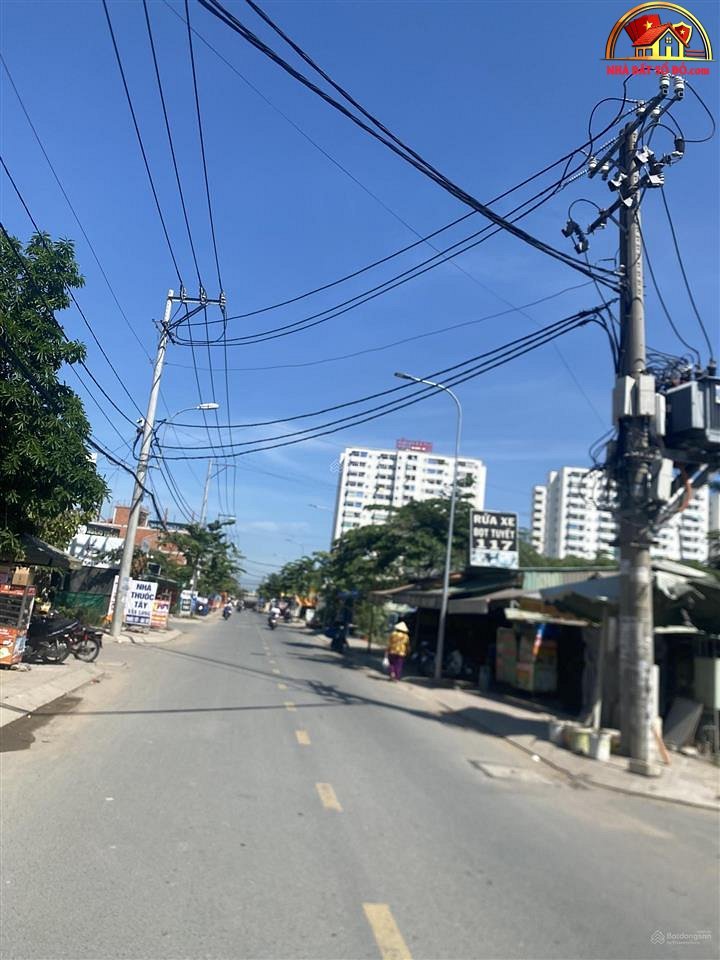 Nhà cấp 4 mặt tiền đường Hồ Văn Long – Phường cũ Tân Tạo Quận Bình Tân – Phường mới Tân Tạo – Thành phố Hồ Chí Minh Diện tích: 68 m2 Giá: 6.3 tỷ