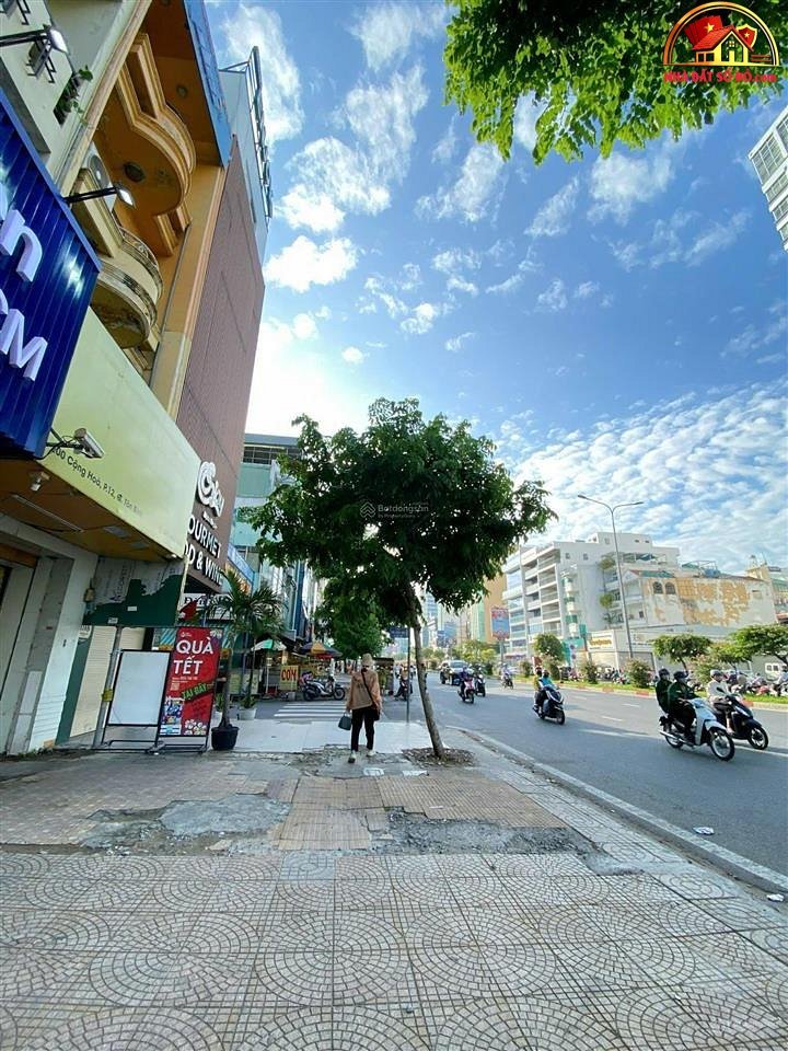 Giá rẻ bán nhà đất Đường Cộng Hòa – Phường cũ 13 Quận Tân Bình – Phường mới 13 – Thành phố Hồ Chí Minh Diện tích 1215 m2 – 215 tỷ