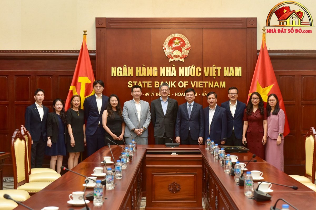 https://nhadatsodo.com/wp-content/uploads/2026/07/NHNN-de-nghi-Bloomberg-ho-tro-phat-trien-Trung-tam.jpg