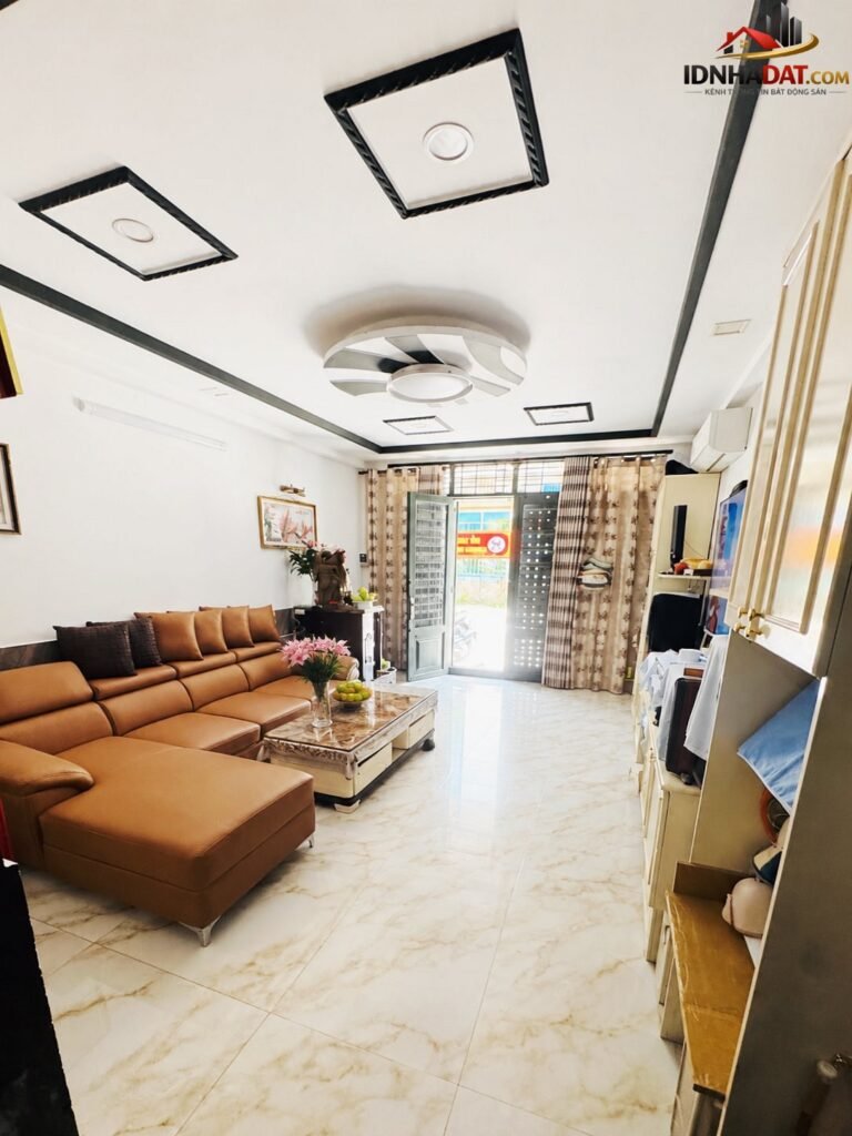 [Đánh Giá Bất Động Sản Sổ Đỏ] Nhà phố 4 tầng 72m2 tại Lũy Bán Bích, Quận Tân Phú – Pháp lý rõ ràng, vị trí kết nối thuận lợi