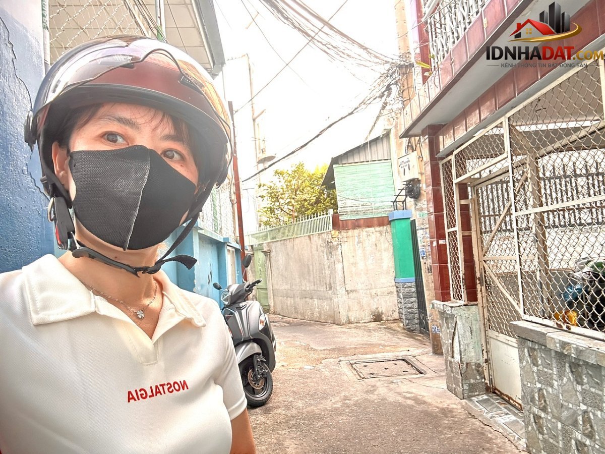 [Đánh Giá Bất Động Sản Sổ Đỏ] Nhà phố 2 tầng trên Đường Nguyễn Thần Hiến, Quận 4 - Vị trí đắc địa, pháp lý rõ ràng - Nhà Đất Sổ Đỏ - Ảnh 1