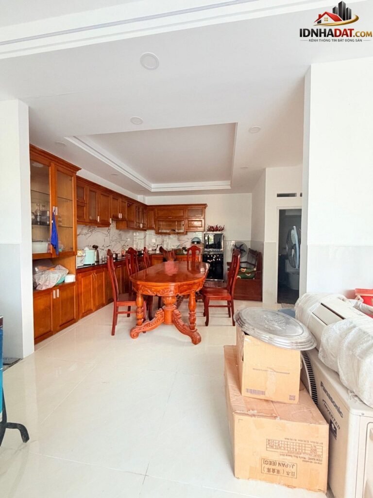 [Đánh Giá Bất Động Sản Sổ Đỏ] Nhà Lô Góc 200m2 Đường Quốc Lộ 1A, Quận 12 – Vị Trí Đắc Địa và Pháp Lý Rõ Ràng