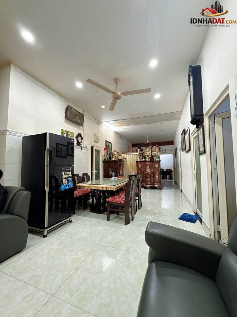 [Đánh Giá Bất Động Sản Sổ Đỏ] Nhà Phố 26 Phòng Nở Hậu 16m Sát Chợ Hoàng Hoa Thám, TP HCM