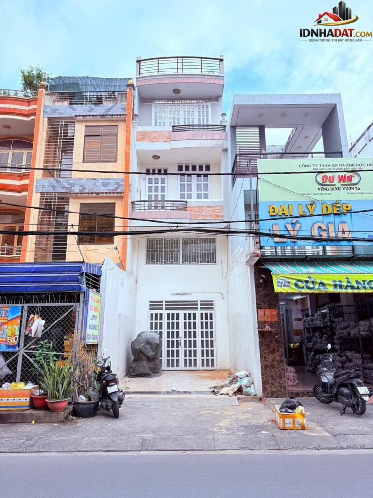 [Đánh Giá Bất Động Sản Sổ Đỏ] Nhà phố 3 tầng tại Đường Trịnh Đình Trọng, Tân Phú, Hồ Chí Minh – Pháp lý sổ đỏ rõ ràng, vị trí thuận lợi
