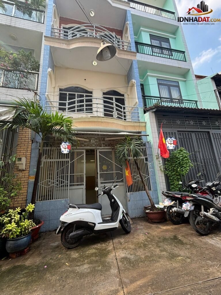 [Review Nhà Đất Sổ Đỏ] Nhà Phố Đường Thoại Ngọc Hầu, Tân Phú – Sổ Đỏ Rõ Ràng, Vị Trí Thuận Lợi