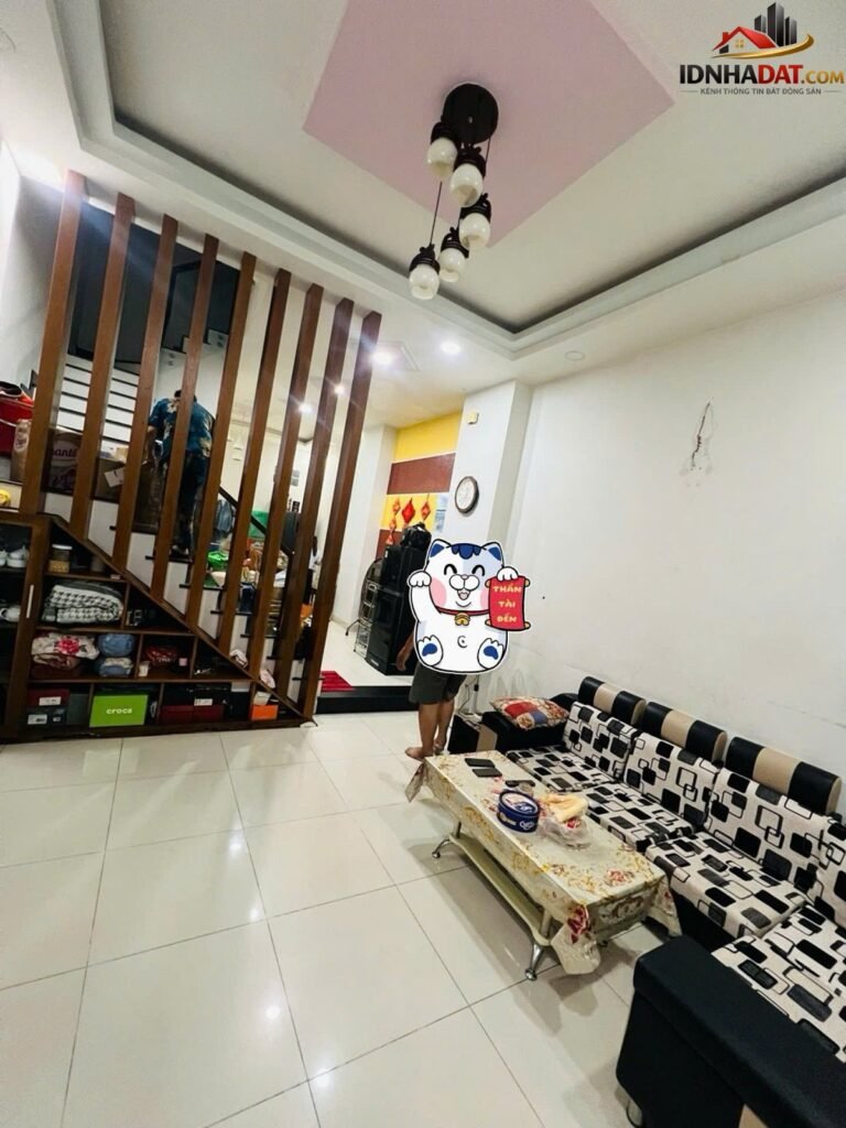 [Review Nhà Đất Sổ Đỏ] Nhà Phố 3 Tầng Tại Đường Bờ Bao Tân Thắng, Tân Phú – Sổ Đỏ Rõ Ràng, Vị Trí Đắc Địa Gần Aeon Mall