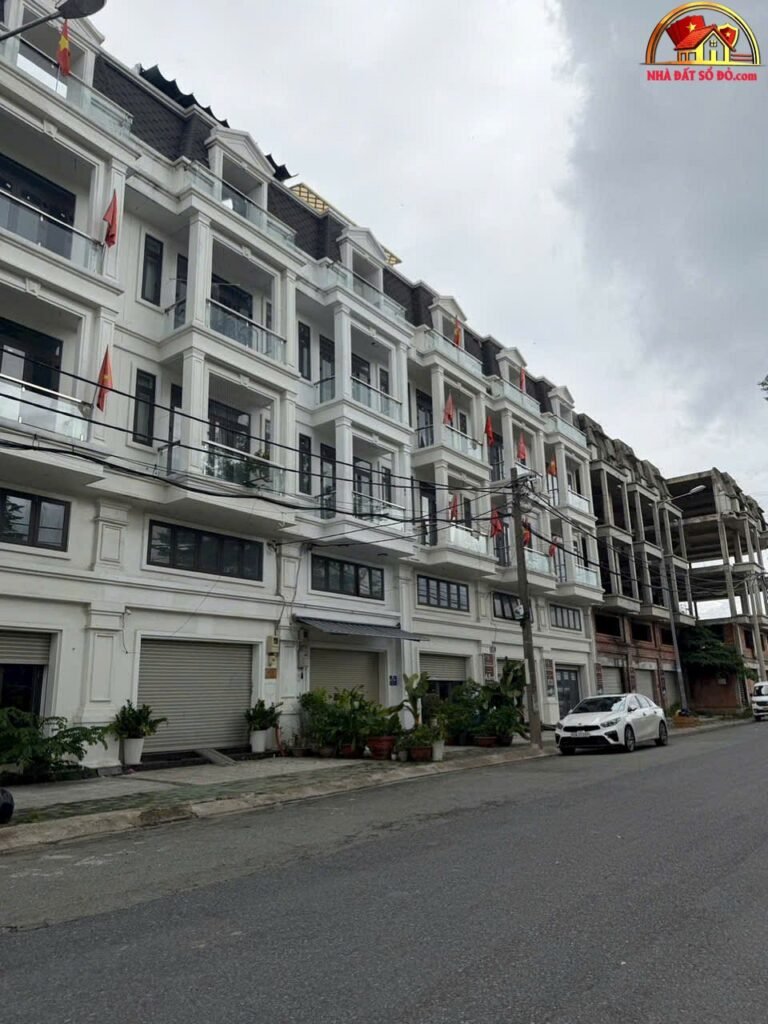 Siêu phẩm shophouse an sương mặt tiền kinh doanh cực đẹp quận 12 – Đường DD4 – Phường cũ Đông Hưng Thuận – Phường mới Đông Hưng Thuận – Thành phố Hồ Chí Minh – Diện tích 100m2 – Giá 10.7 tỷ