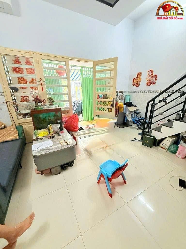 Nhà ngang lớn 4.5m2 – gần chợ 200 đ.xóm chiế… – Bán nhà mặt phố Quận 4 – TP Hồ Chí Minh giá 5 – 7 tỷ