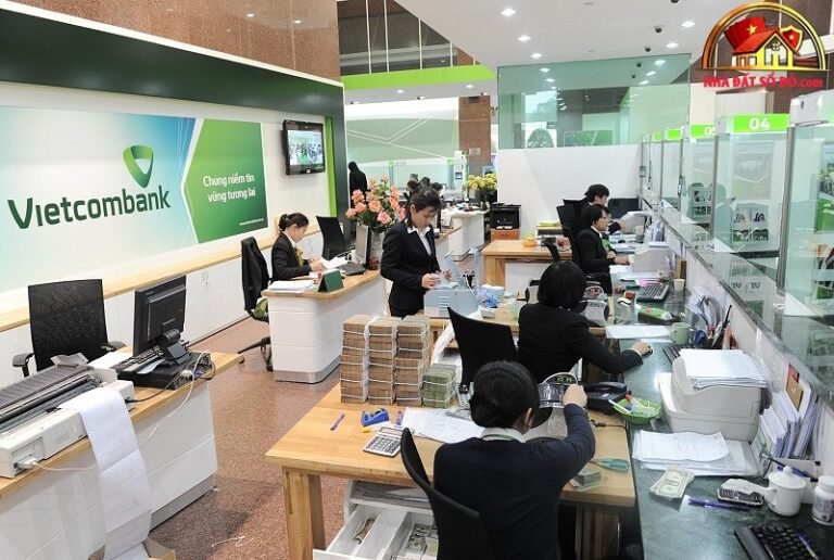Hạn chế trong kiểm soát khoản vay tại Vietcombank: Tín dụng và rủi ro tài chính