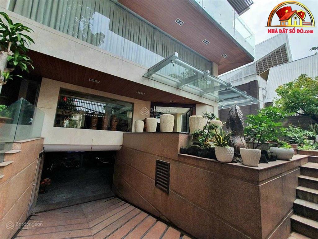 Bán nhà đất Đường Cách Mạng Tháng 8 – Phường cũ – Quận – Phường mới – Thành phố Hồ Chí Minh – Diện tích 450 m2 – Giá 84 tỷ