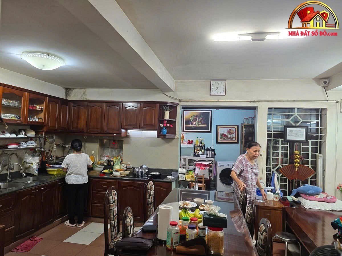 Cần bán nhà 3 tầng vị trí trung tâm đường CMT8 – Phường cũ 13 Quận 10 – Phường mới 13 – Thành phố Hồ Chí Minh diện tích 175m2 giá 27000000000