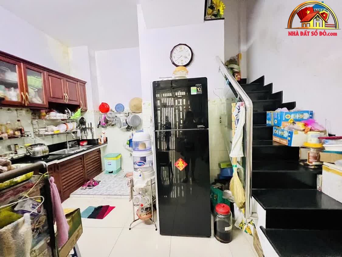 Nhà Đẹp 3 Tầng Cạnh Hẻm Xe Hơi Chỉ 4.2 Tỷ – REVIEW NHÀ PHỐ