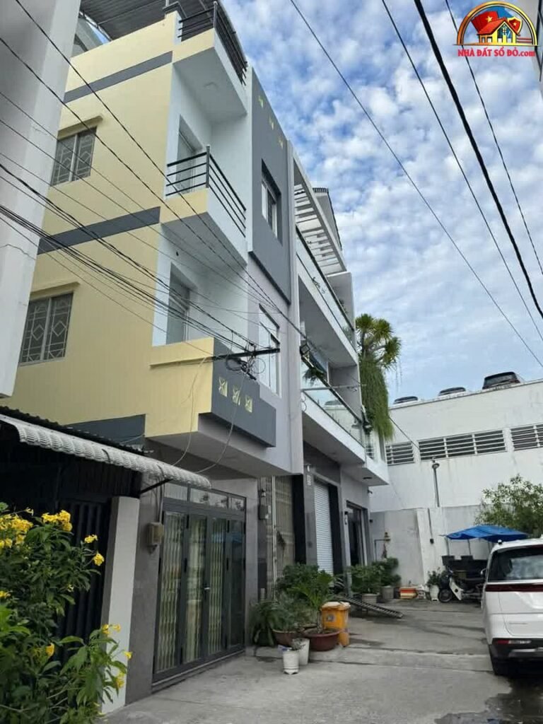 Nhà đẹp 1 trệt 3 lầu, hẻm xe hơi, gần AEON Bình Tân – 70m² – 15.2 tỷ