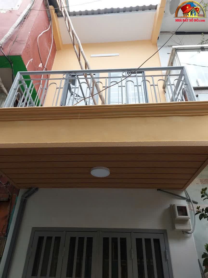 Nhà hẻm Lạc Long Quân, 15.7m², chỉ 2.6 tỷ – Bán nhà riêng tại Quận 11