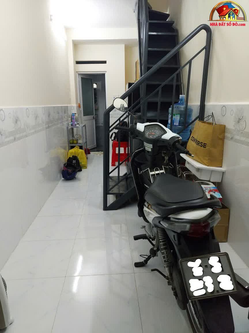 Nhà hẻm Lạc Long Quân, 15.7m², chỉ 2.6 tỷ – Bán nhà riêng tại Quận 11