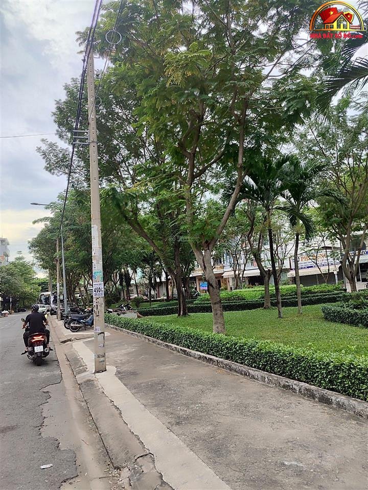 Nhà mặt tiền 4x17m, 5PN, giá chỉ 10.5 tỷ – Sổ đỏ sang tên liền tay