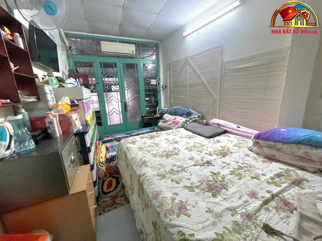 Căn Nhà Đẹp, Sát Mặt Tiền Xe Hơi Quận 4, Giá 2.49 tỷ – Bán Nhà Đất Sổ Đỏ