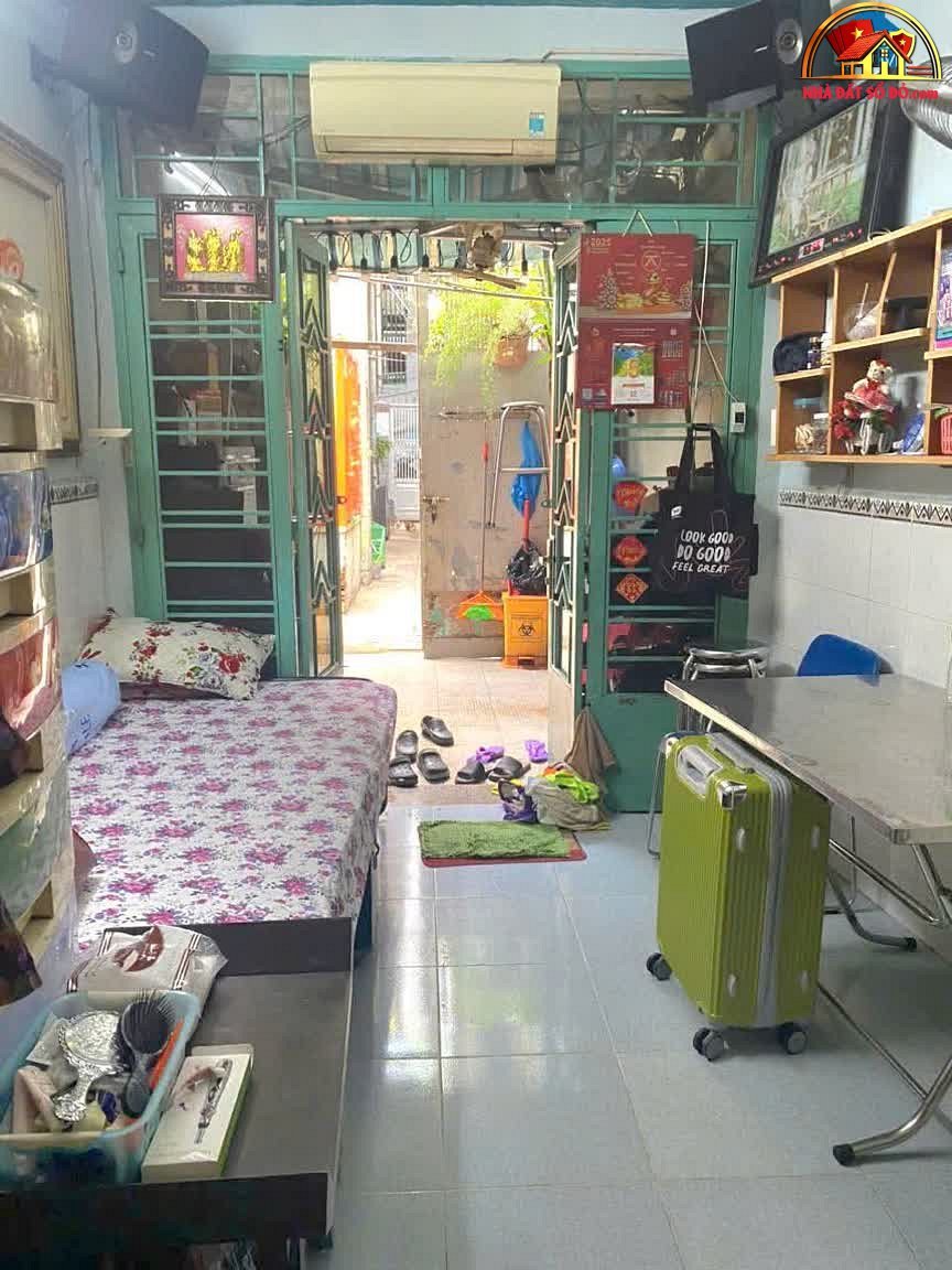 Căn Nhà Đẹp, Sát Mặt Tiền Xe Hơi Quận 4, Giá 2.49 tỷ – Bán Nhà Đất Sổ Đỏ