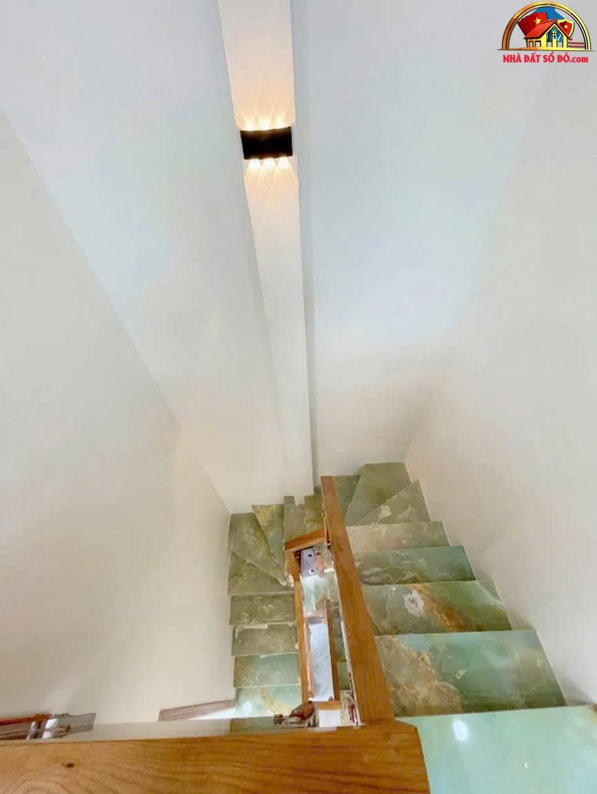Nhà bán mặt phố góc thoáng 41m² tại Quận 4, giá 4.92 tỷ thương lượng