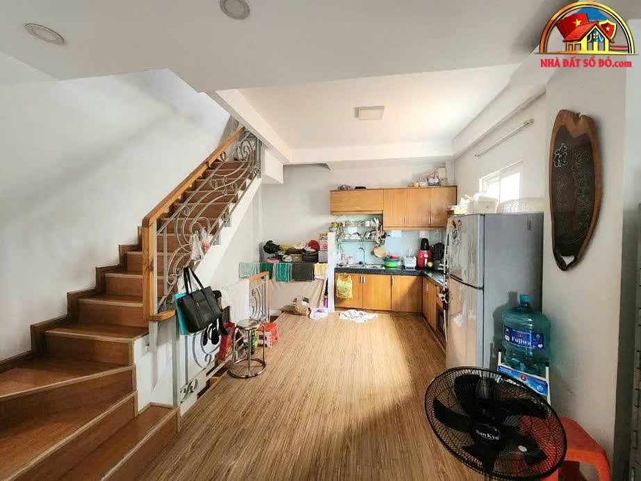 Mặt tiền Bến Vân Đồn – Nhà 5 tấm, 4 phòng ngủ – Giá 10.7 tỷ – Bán nhà đất