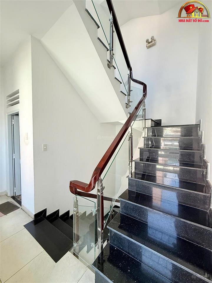 Nhà mặt tiền 87m2, góc 2 mặt tiền Lạc Long Quân – đầu tư sinh lời – 23 tỷ
