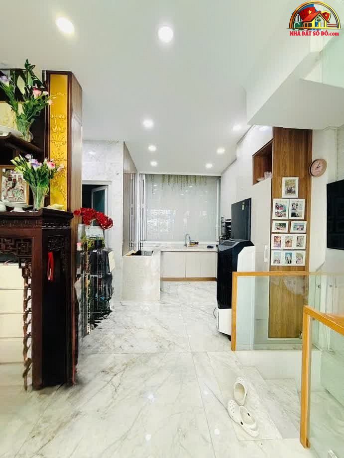 Bán nhà riêng sổ đỏ Quận 10 Hồ Chí Minh, 3 tầng, giá 6.78 tỷ