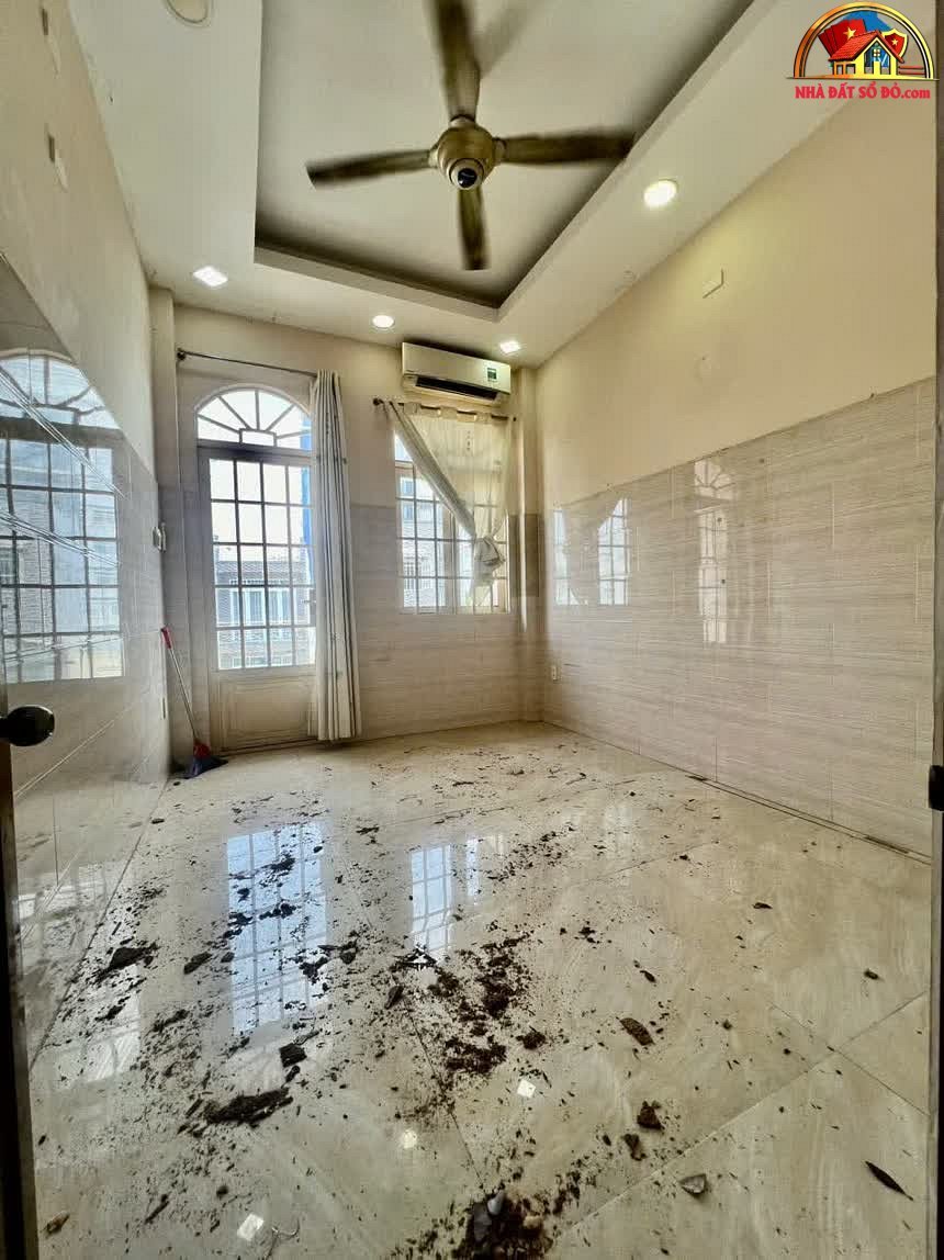Nhà đất sổ đỏ Quận 4 Hồ Chí Minh, mặt tiền Đoàn Văn Bơ 120 m² giá 4.75 tỷ