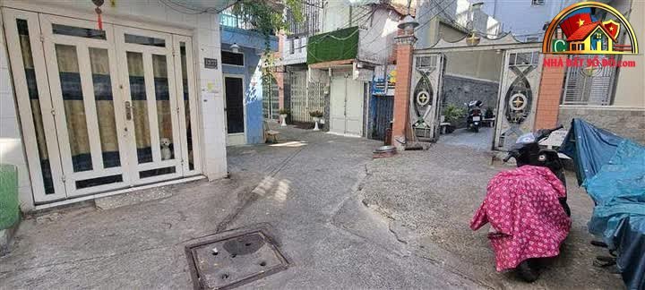 Nhà đất sổ đỏ Quận 4 Hồ Chí Minh, mặt tiền Đoàn Văn Bơ 120 m² giá 4.75 tỷ