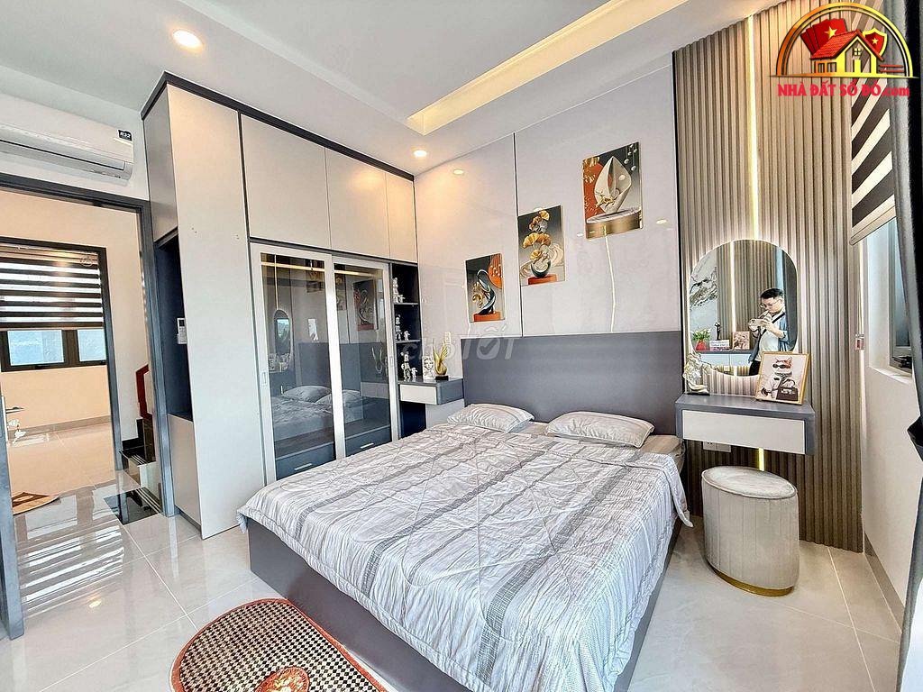 Nhà đất sổ đỏ Quận 12 TP.HCM với giá 5.89 tỷ và 4 phòng ngủ