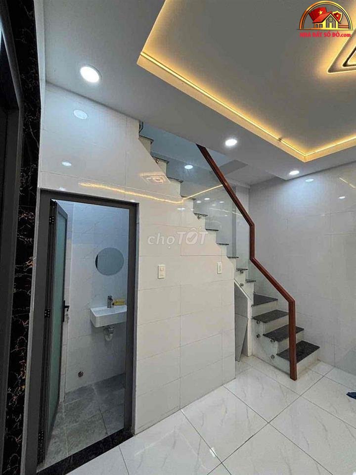Nhà đất sổ đỏ 18m2 đường Nhật Tảo, Quận 11, TP.HCM giá 3.65 tỷ