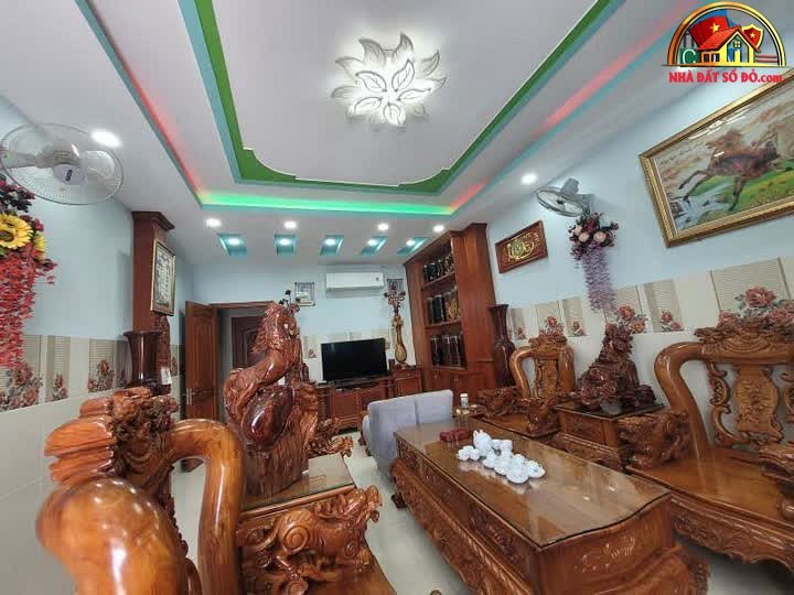 Nhà đất sổ đỏ Thủ Đức với nhà mặt tiền đẹp, giá 12.9 tỷ