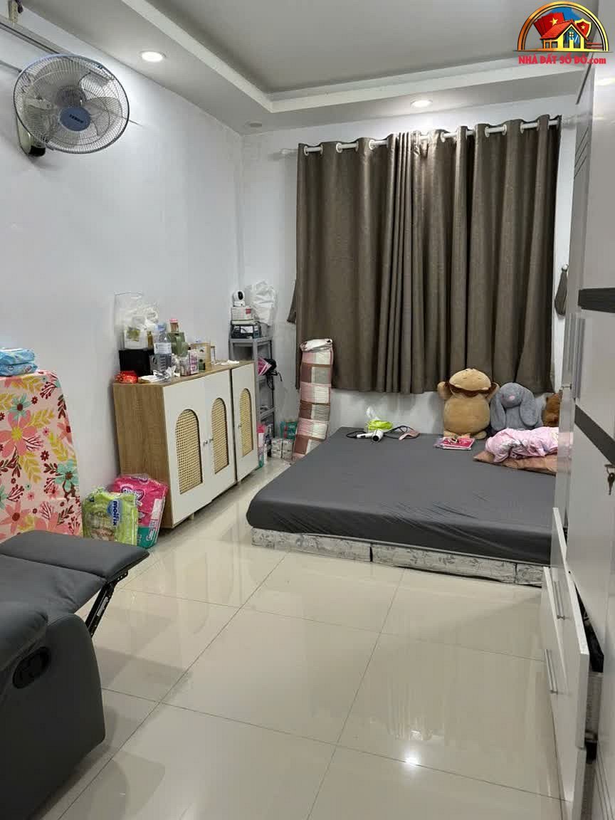 Nhà đất sổ đỏ Quận 4 với 3 phòng ngủ, 4 WC, giá 5.95 tỷ