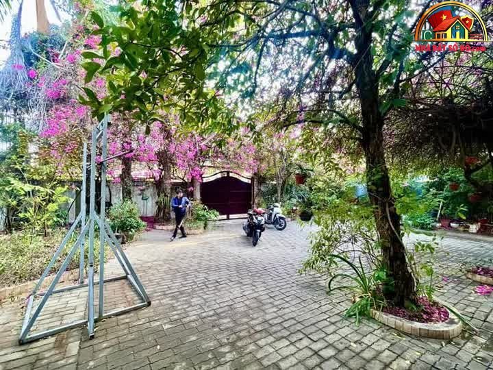 Bán nhà đất sổ đỏ Nhà Bè Hồ Chí Minh – Biệt thự sân vườn 1200m2 chỉ 64.8 tỷ