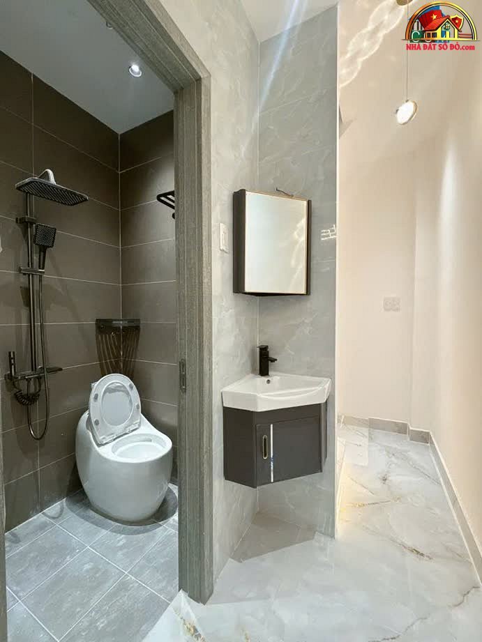 Nhà mặt tiền sổ đỏ Quận 4 TP.HCM giá 4.1 tỷ diện tích 63m²