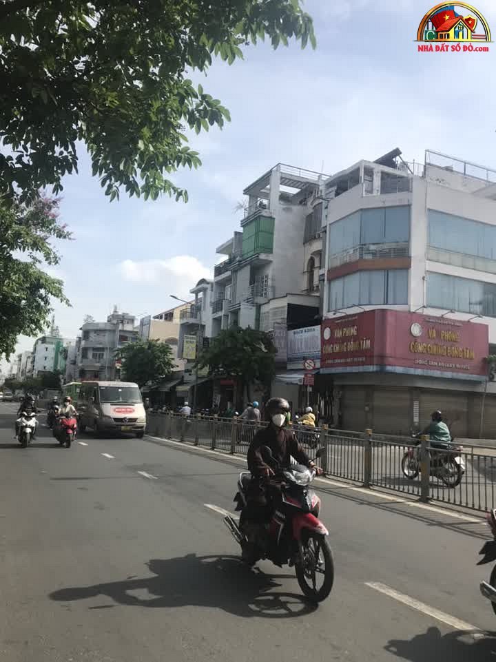 Bán nhà mặt phố sổ đỏ Quận 5 Hồ Chí Minh, diện tích 198m², giá 52 tỷ