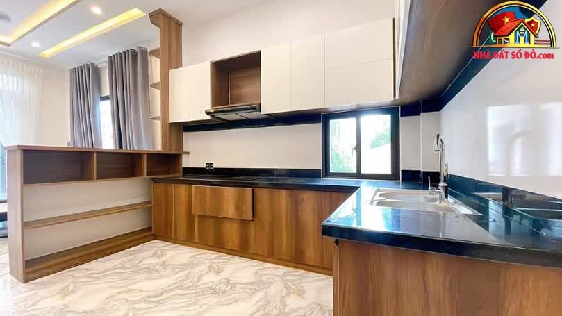 Nhà đất sổ đỏ Hải Châu Đà Nẵng, bán nhà mặt phố 3 tầng giá 3.4 tỷ
