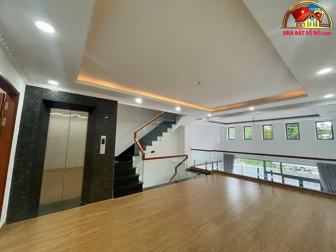 Bán nhà mặt phố 5 lầu Thủ Đức có thang máy 120m² giá 18.8 tỷ