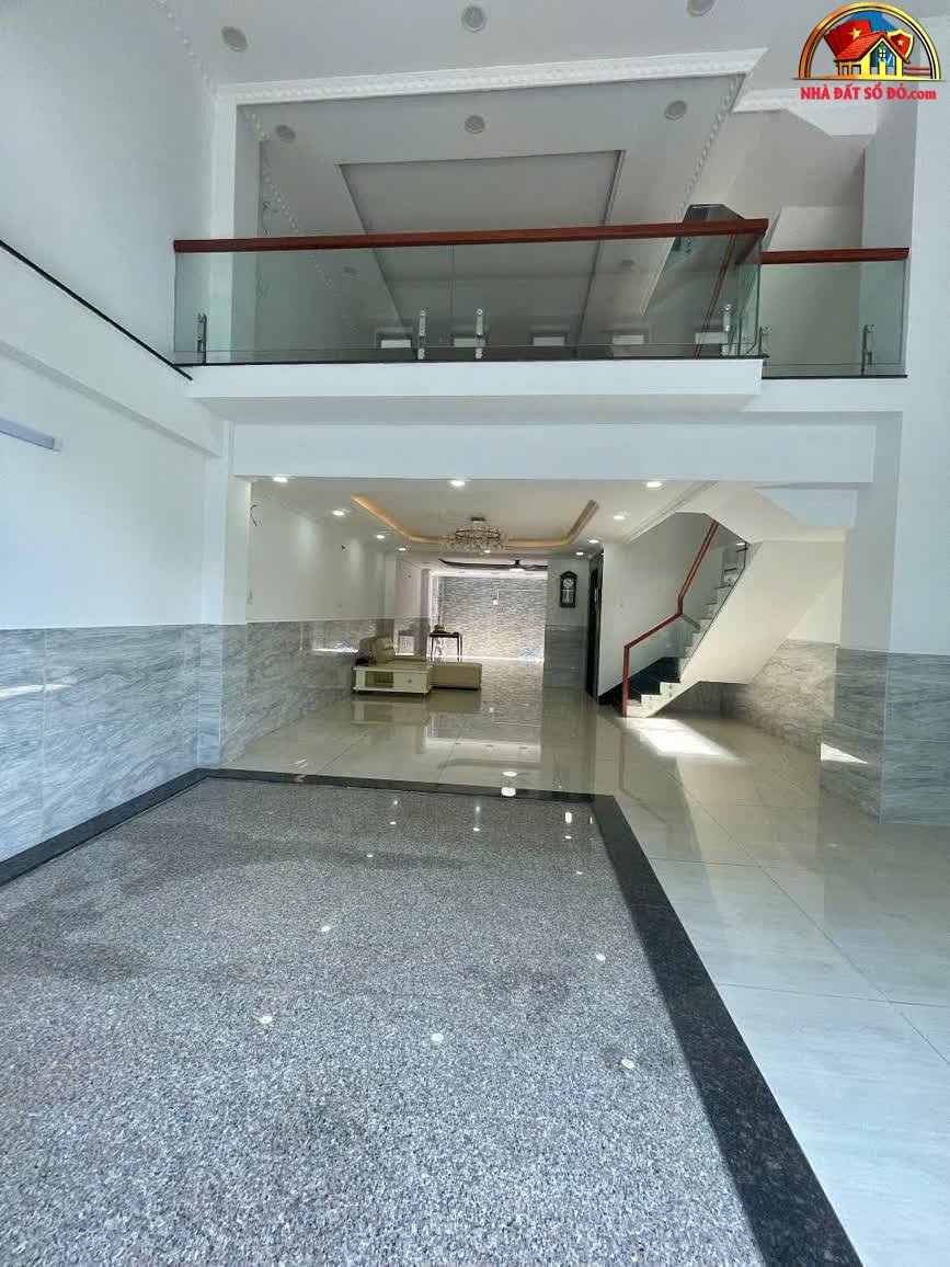 Bán nhà mặt phố 5 lầu Thủ Đức có thang máy 120m² giá 18.8 tỷ