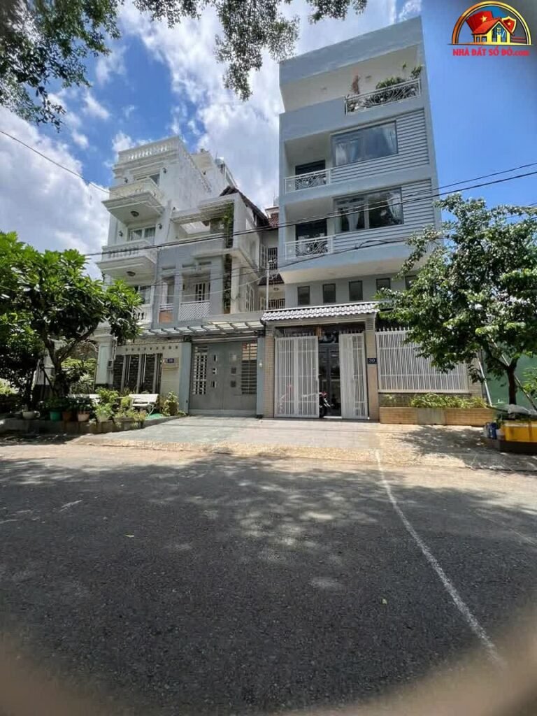 Bán nhà mặt phố 5 lầu Thủ Đức có thang máy 120m² giá 18.8 tỷ