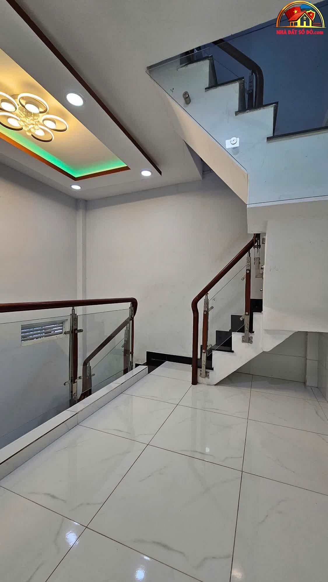 Nhà đất sổ đỏ quận 4 TP.HCM: Nhà mặt phố sát mặt tiền chỉ 1.85 tỷ