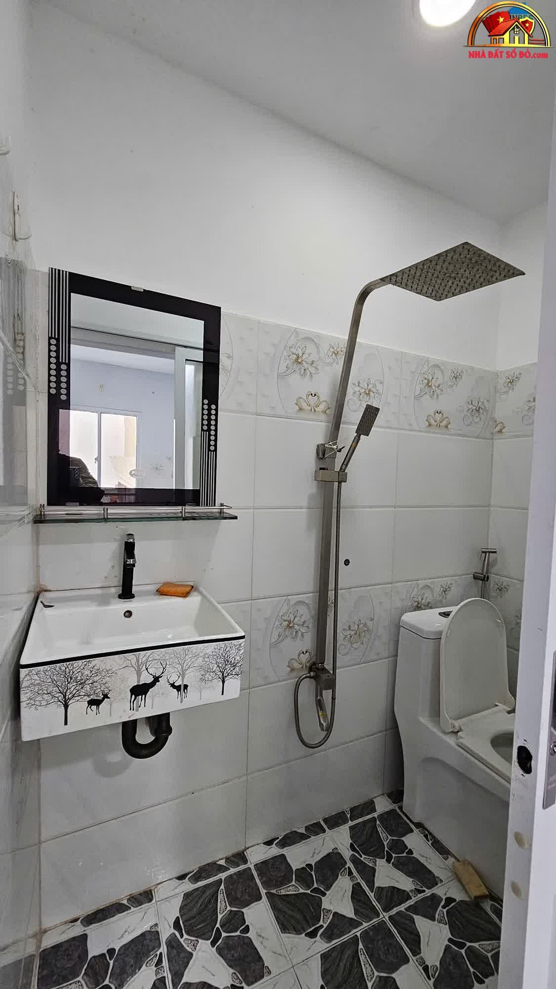 Nhà đất sổ đỏ quận 4 TP.HCM: Nhà mặt phố sát mặt tiền chỉ 1.85 tỷ