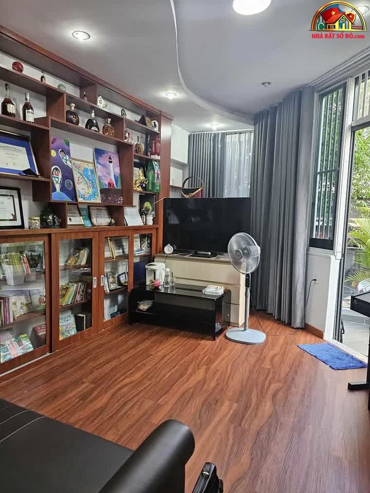 Nhà đất sổ đỏ Quận 5 Hồ Chí Minh, Lô Góc 2 Mặt Tiền Đường Phan Văn Trị