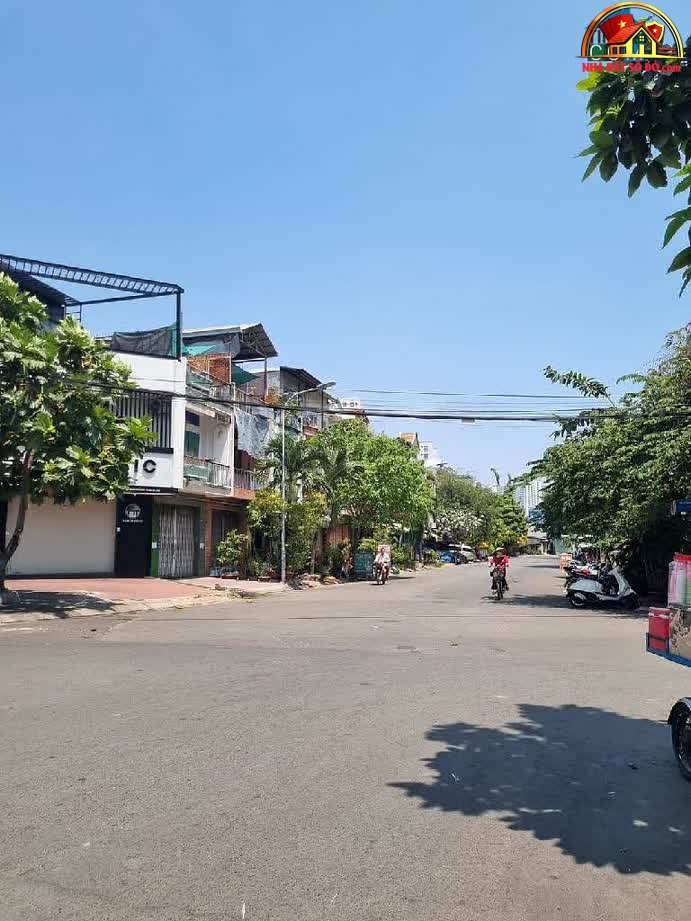 Bán nhà mặt phố sổ đỏ Quận 8 TP.HCM, diện tích 80m², giá 11 tỷ