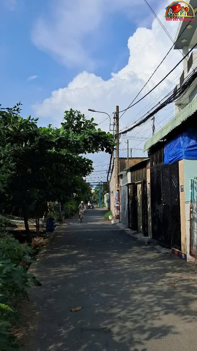Nhà đất sổ đỏ Thủ Đức bán nhà riêng 3 lầu + 2 phòng trọ cho thuê 12 triệu