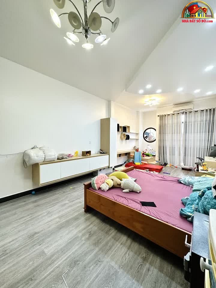 Nhà mặt tiền Hùng Vương Quận 5 TP.HCM – Bán nhà đất sổ đỏ giá tốt 22 tỷ
