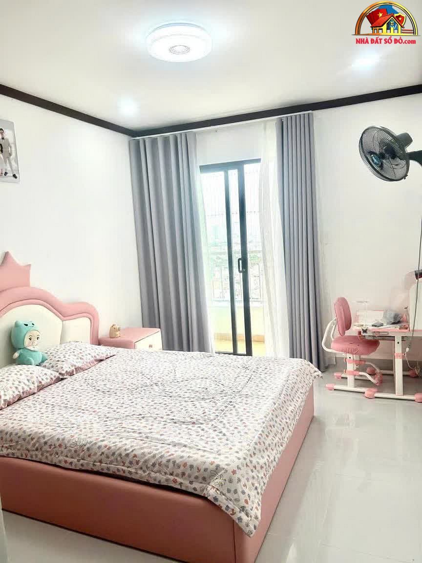 Bán căn hộ chung cư sổ đỏ Quận 7 Hồ Chí Minh diện tích 131m2 giá 5,1 tỷ