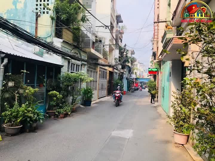 Bán nhà đất sổ đỏ Quận 5 TP.HCM hẻm xe hơi 2 lầu giá 4,5 tỷ