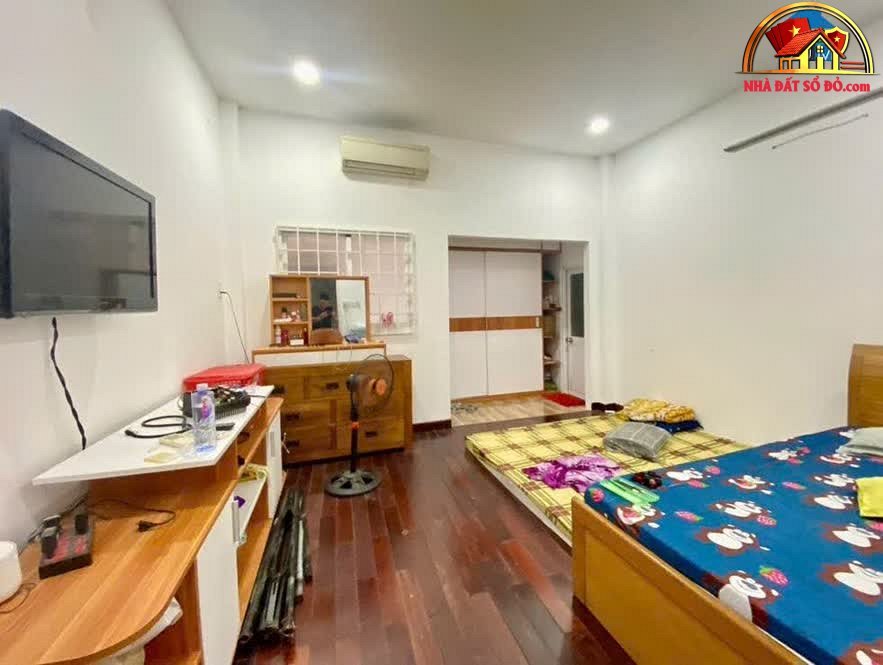 Nhà đất sổ đỏ Quận 8 bán nhà 3 tầng Âu Dương Lân giá 9.9 tỷ