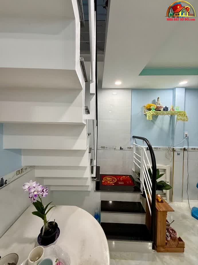 Bán nhà riêng sổ đỏ Tân Phú TP.HCM, nhà đẹp 34m² chỉ 3.99 tỷ