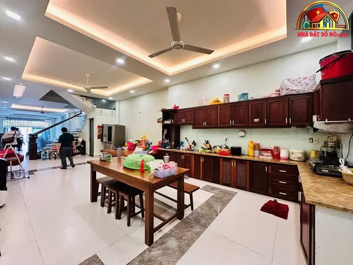 Bán nhà đất sổ đỏ Thủ Đức với 7 phòng ngủ và diện tích 160m2